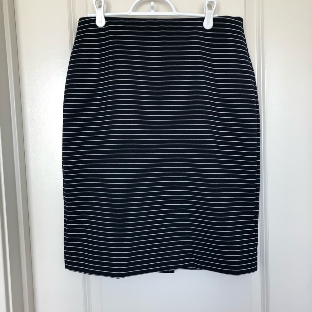 2/$15 MixMatch NWT Banana Republic Navy Stripes Skirt